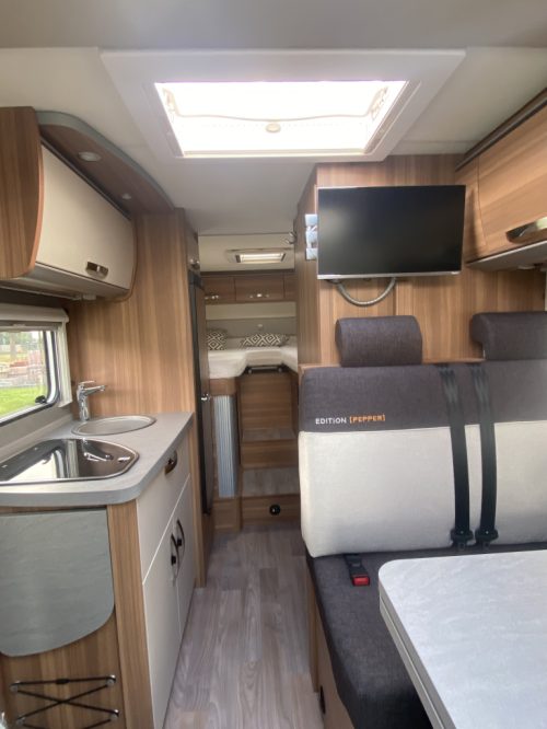 Weinsberg Pepper 600 Peugeot 163 HP, Semi-integrated, 2 Single beds, Garage, Automatic dish / LCD Camper Centrum On the Road at Noorderringweg 4 in Marum. photo: 5