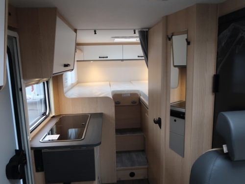 Sunlight V67S Adventure TALL FRIDGE/ 2X1 BED!! photo: 7