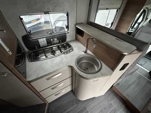 Knaus L!ve Wave 650 MF 180HP-AUTOMATIC-694CM photo: 17