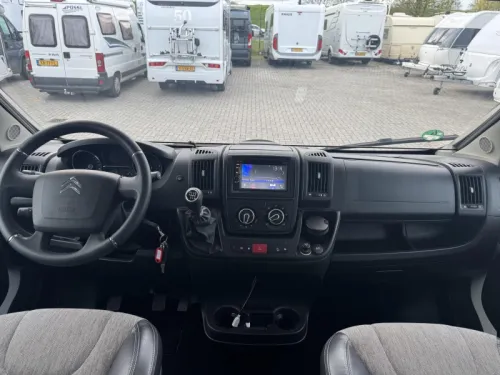 Adria Coral XL Plus A 670 SL photo: 1