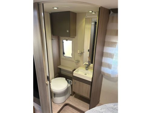 Chausson 718 EB 2.3 131 HP Fiat Ducato Semi-Integrated Camper QUEENS BED IN Height adjustable photo: 10