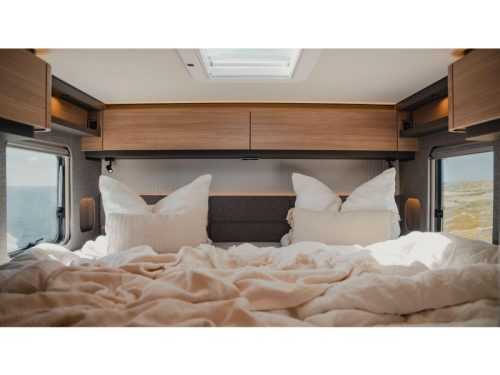Hymer B-MC I 680 OVERHEAD CABINETS INSTEAD OF PULL-DOWN BED! photo: 12