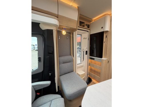 Hymer B600 MC WhiteLine Automatic Single Beds Awning Large Garage photo: 12