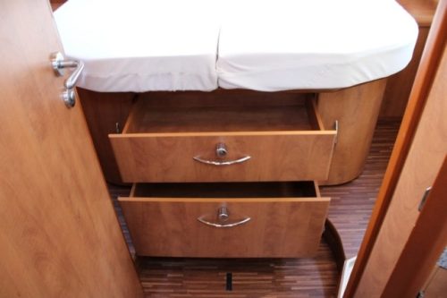 Carthago Chic C Line I 5.0 1. Besitzer Fiat 3.0 Liter 160 PS 4250 kg Chassis Einzelbetten 5 Sitzpl&auml;tze (122 Foto: 49
