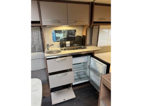 Knaus Sport 450 FU Franz&ouml;sisches Bett Sackmarkise Foto: 12