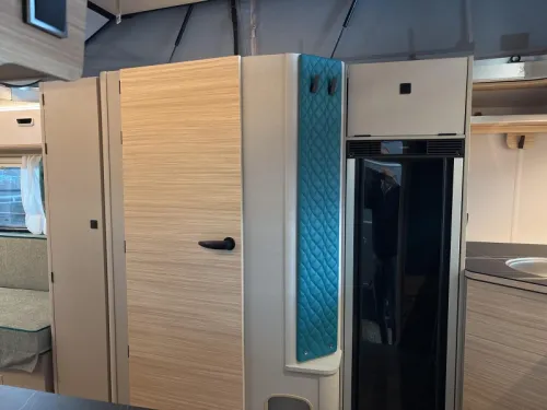 Eriba Touring 620 Harbour Blue Pop-top roof  photo: 5
