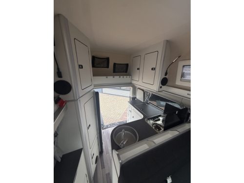 Ford Nugget plus high roof westfalia automatic 170 hp 4 berths air conditioning camera cruise ctr alloy wheels detachable tow bar pdc f/r photo: 18