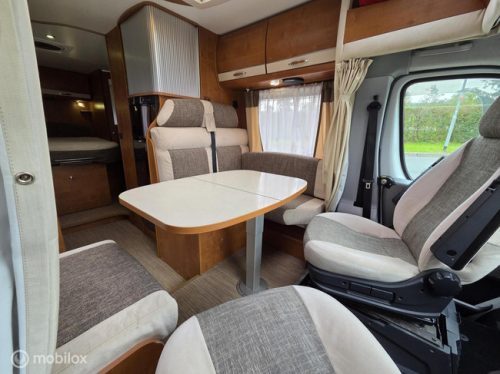RAPIDO 690F 2010 131pk &acirc;Airco, Solar, Queensbed, Trekhaak&acirc; foto: 12