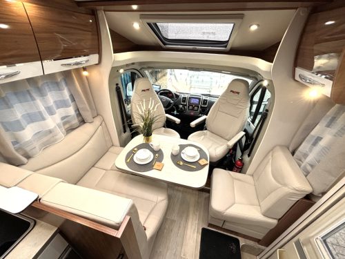 Pilote Sensation 700 P QUEENSBED 6.99M XXL GARAGE CONSTRUCT photo: 1