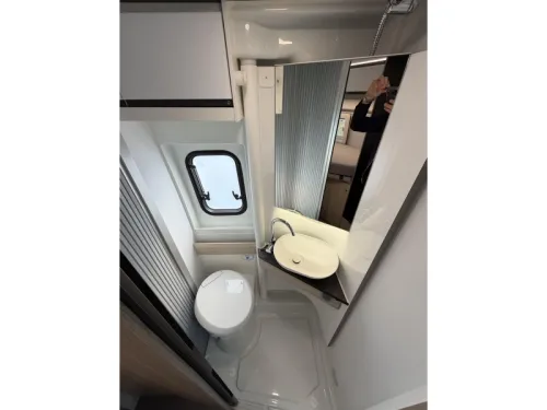 Adria Twin Plus 640 SLB Lithium, Wechselrichter, Solar  Foto: 16