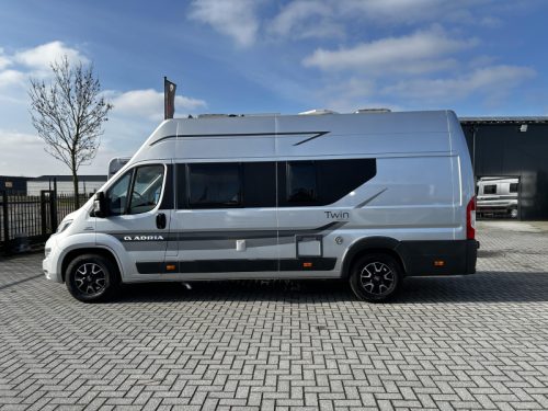 Adria Twin 640 SHX Transverse bed/unique layout photo: 4