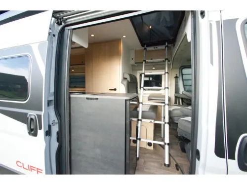 Sunlight Cliff 602 RT Van conversion  photo: 15
