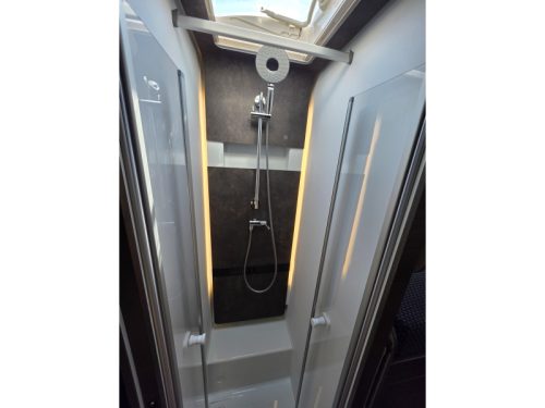 Adria Sonic Supreme 700 DL photo: 16