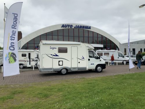 McLouis Lagan 253 G Semi-integrated, Small camper, with bicycle garage, Transverse bed, Year 2006 Camper centrum On The Road photo: 3