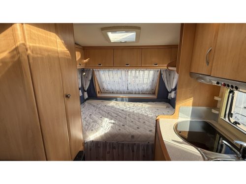 Hobby De luxe Easy 400 SF Sitzgruppe Festbett Toilette Foto: 2