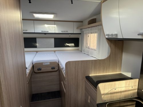 Sunlight T67S Automatic Adventure Single Beds photo: 12