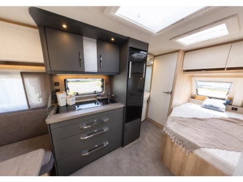 Hobby De Luxe 460 UFE photo: 4