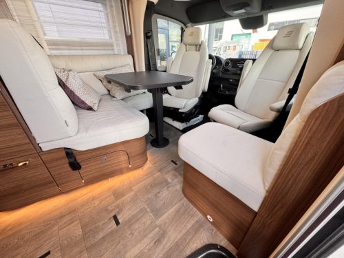 Hymer B-MC T 680 single beds pop-top roof photo: 8