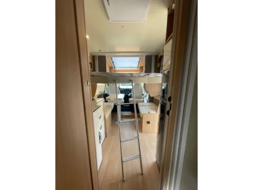 McLouis Sovereign 481 G Queens bed Pop-top roof 32000 km photo: 20