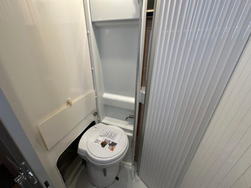 Malibu Van Diversity 640 LE K Charming GT Skyview photo: 9