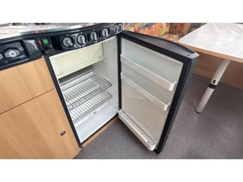 Dethleffs Camper 490 TK 2x Sitzgruppe Etagenbett Foto: 5