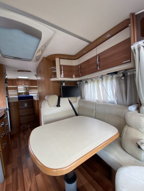 Hymer T 674 SL 2.3 MultiJet 160 HP, Semi-integrated, 2 Single beds, Engine air conditioning, Auto. dish etc. Year of manufacture 2011 Motorhome Centrum On the Road at the Noorderringweg 4 in Marum. photo: 9