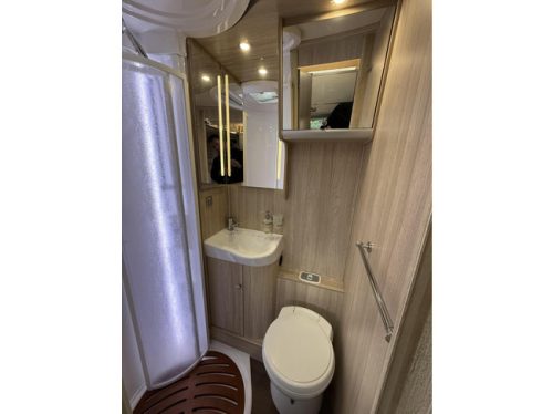 Laika Ecovip 309 Single Beds Pop-top roof photo: 13