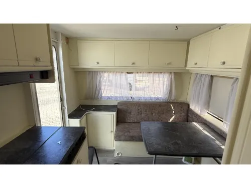 Dethleffs Camper 440 T asiento de tren cama fija aseo foto: 3