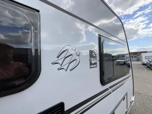 Knaus Sudwind Black Selection 500 EU ENKELE BEDDEN-VLOERVERW Foto: 2