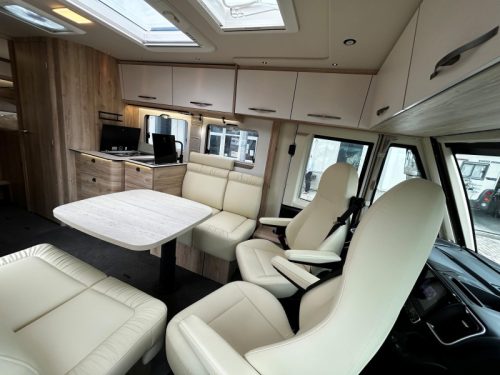 Eura Mobil Integra Line 720 EF Upper cabinets iplv drop-down bed photo: 8