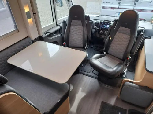 Adria Sonic 600 SL 180HP (ex-rental) photo: 3