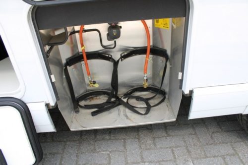 Robust AUTOMATIC 180 hp Malibu I 490 LE by Carthago lift and single length beds (124 photo: 14