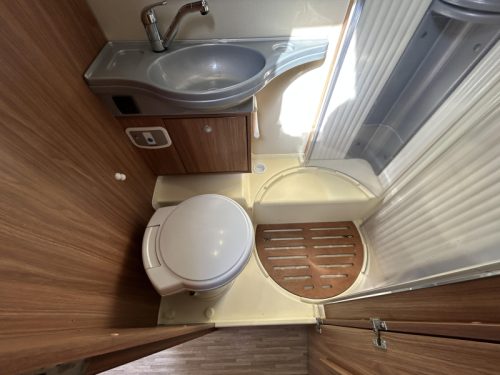 Hymer Carado SINGLE BEDS + POP-TOP ROOF  photo: 12