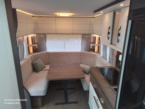Hobby Excellent Edition 540 UFF with queen bed photo: 1
