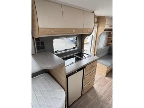 Fendt Bianco Selection 465 TG Single beds - Awning photo: 14