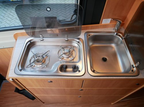P&ouml;ssl 2Win Plus, 6 Meter Buscamper, Large Transverse Bed!!! photo: 12