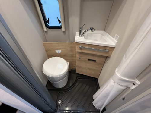 Dethleffs Globetrail 590 DK Compacte buscamper  foto: 20