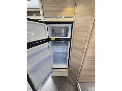 Adria Coral S 670 SL single beds/5 seat belts photo: 8