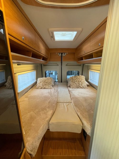 p&ouml;ssl ROADCRUISER XL SINGLE BEDS RAISED TOW HITCH photo: 2