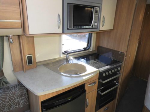 Swift Challenger 570 Satellite, awning and air conditioning photo: 5
