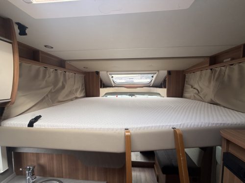 Weinsberg CaraSuite Edition IC-line 700 MEG 140 PS Euro 6 L&auml;ngsbetten+Hubbett elktr. Sch&uuml;ssel TV Garage Fahrradtr&auml;ger Markise Fliegengittert&uuml;r Kamera Foto: 19