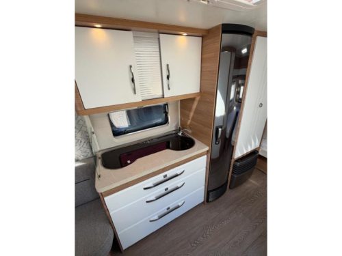 Hobby De Luxe 540 UL Incl. Mover and Awning photo: 14