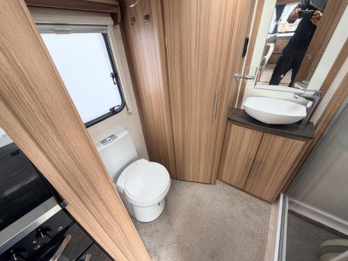Elddis Crusader Solano 462 Mover, auvent. chauffage par le sol photo : 11