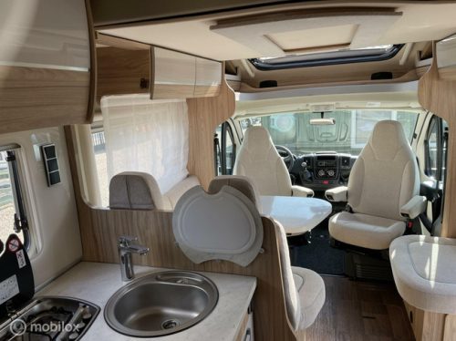 Hymer Tramp 698 Semi-integrated with Pop-top roof AND Queen bed 2X Air conditioning, Solar very few km's! photo: 12