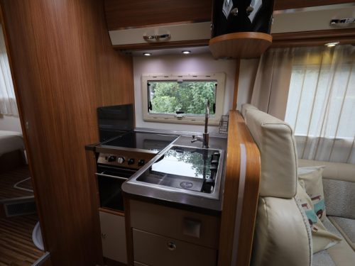 Adria Sonic I 700 SC queensbed + hefbed  foto: 5