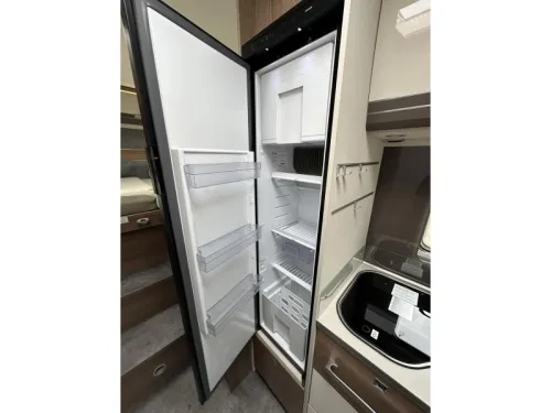 Dethleffs Trend 6717 165 HP length bed photo: 13