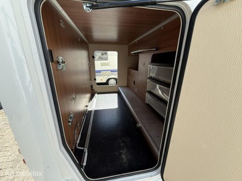 Chausson 617 GA Single beds + Pop-top roof! photo: 15