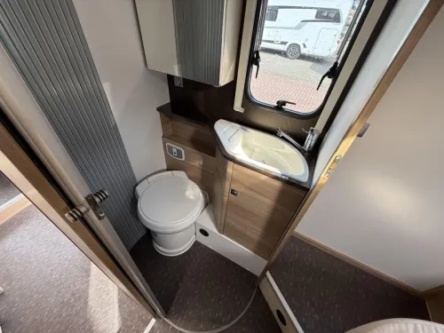 Adria Coral Axess 600 SC Queensbed 34000 km Airco photo: 20