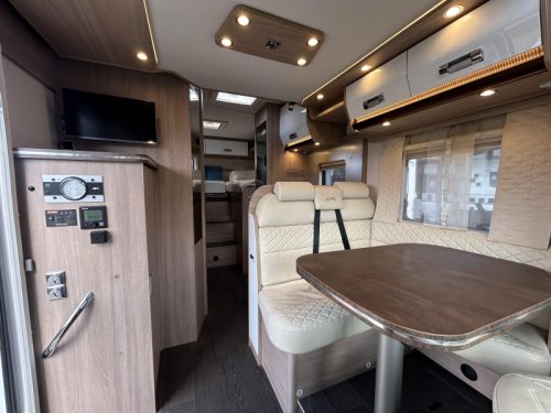 Laika Kosmo 209 single beds + pop-top roof  photo: 8