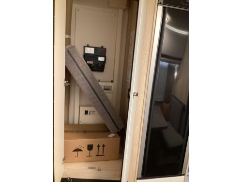Hobby De Luxe 460 SFF Freestanding bed/Shower photo: 10